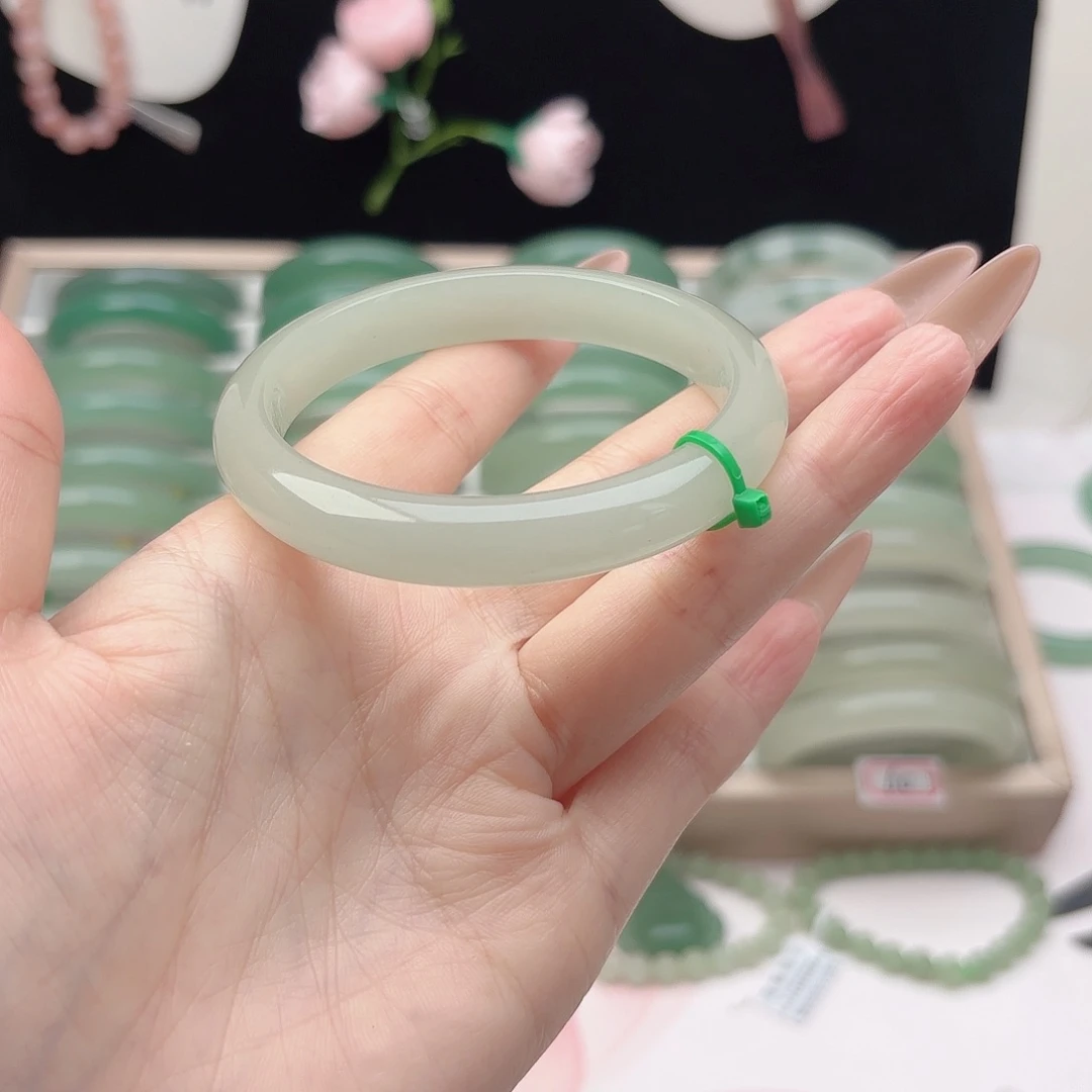 石英质玉未镶嵌手镯