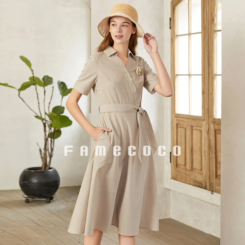 Famecoco面试穿搭通勤格纹连衣裙知性气质收腰V领衬衫裙D223FA306