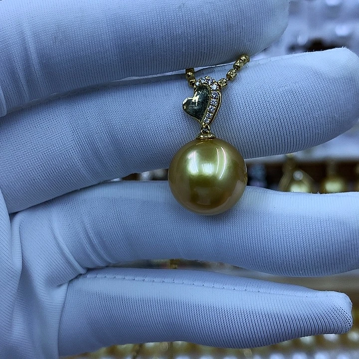 18K金镶嵌海水珍珠吊坠(不含链)