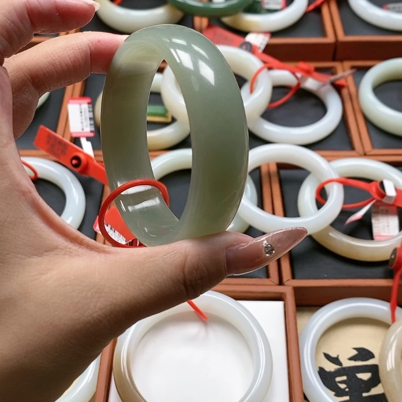 【闪购商品】未镶嵌手镯和田玉