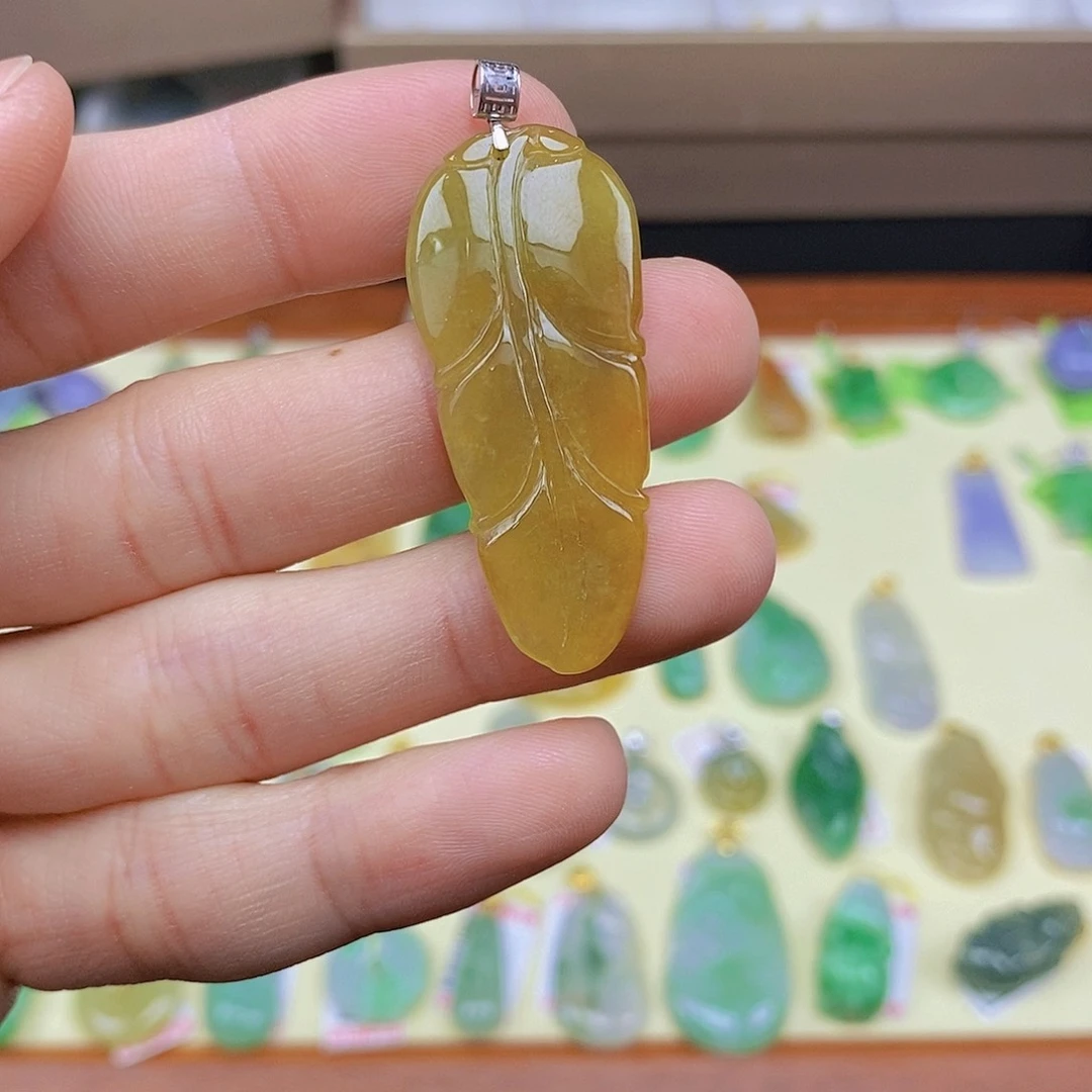 翡翠颈饰18K金镶嵌翡翠