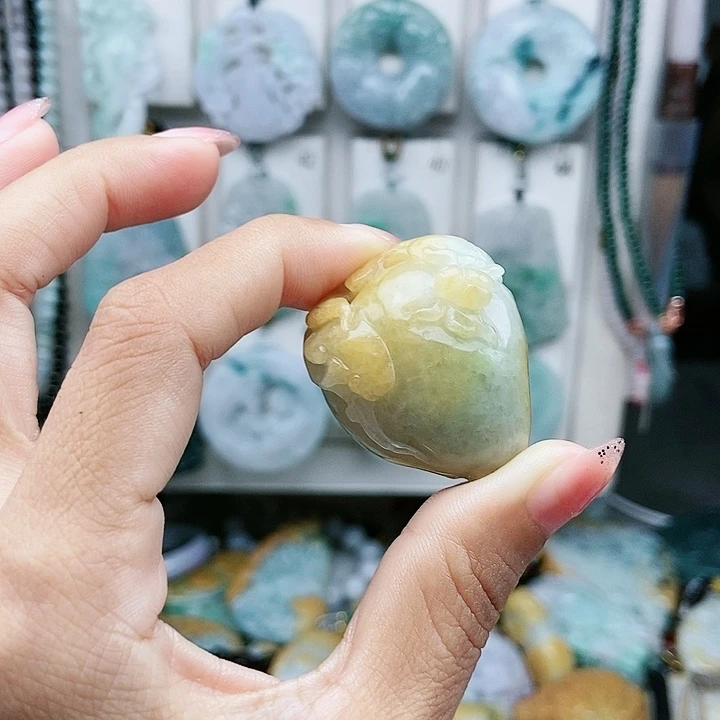 颈饰足铂镶嵌翡翠翡翠