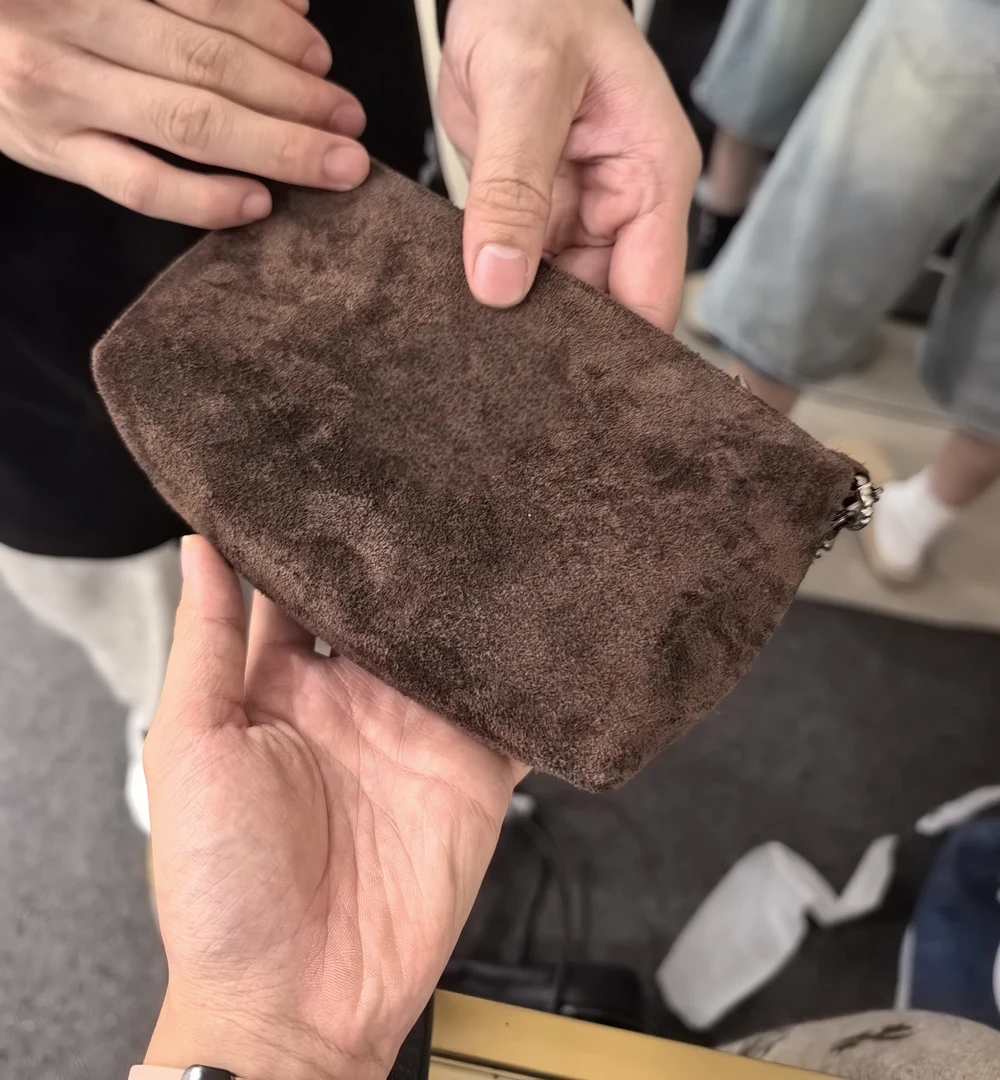 YUSHA/高档咖色小可麂皮别针小方包-十字架