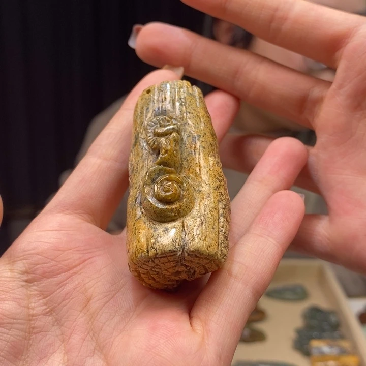 岫岩河磨玉（透闪石质玉）颈饰未镶嵌