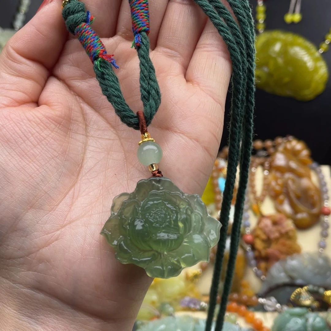 未镶嵌蛇纹石玉颈饰