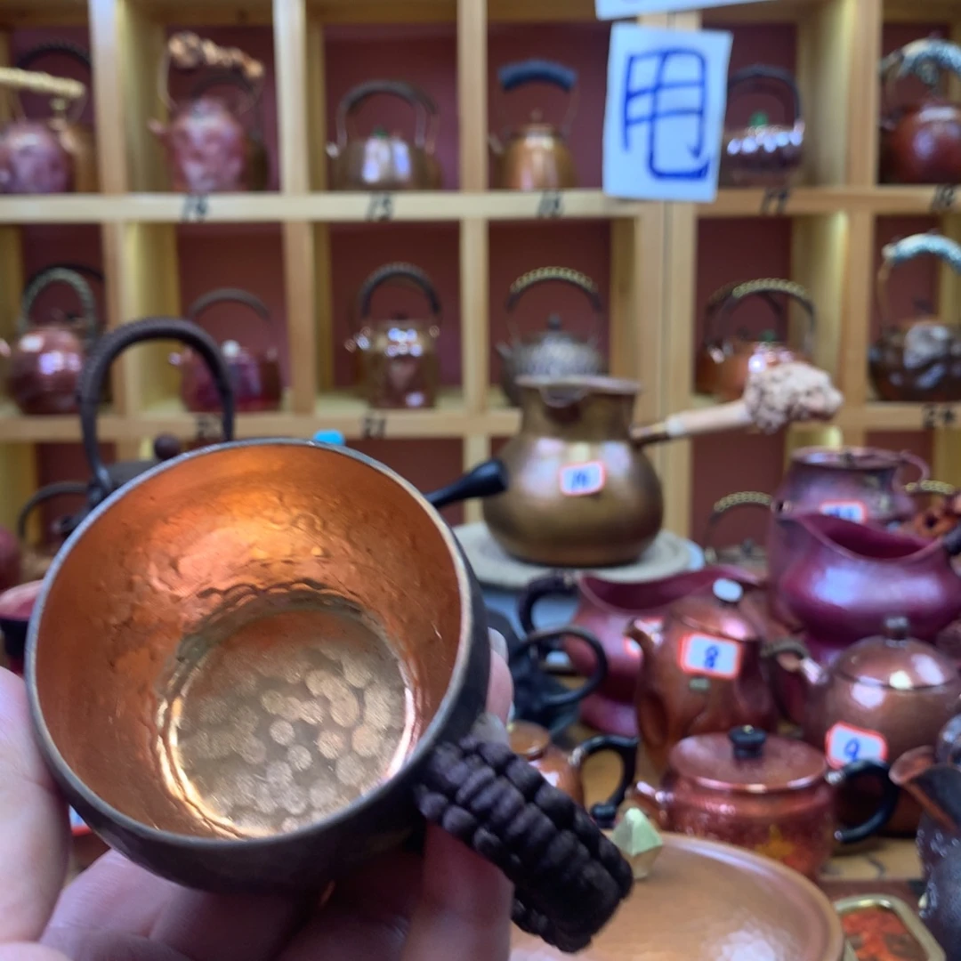 做旧锤纹耳把主人杯