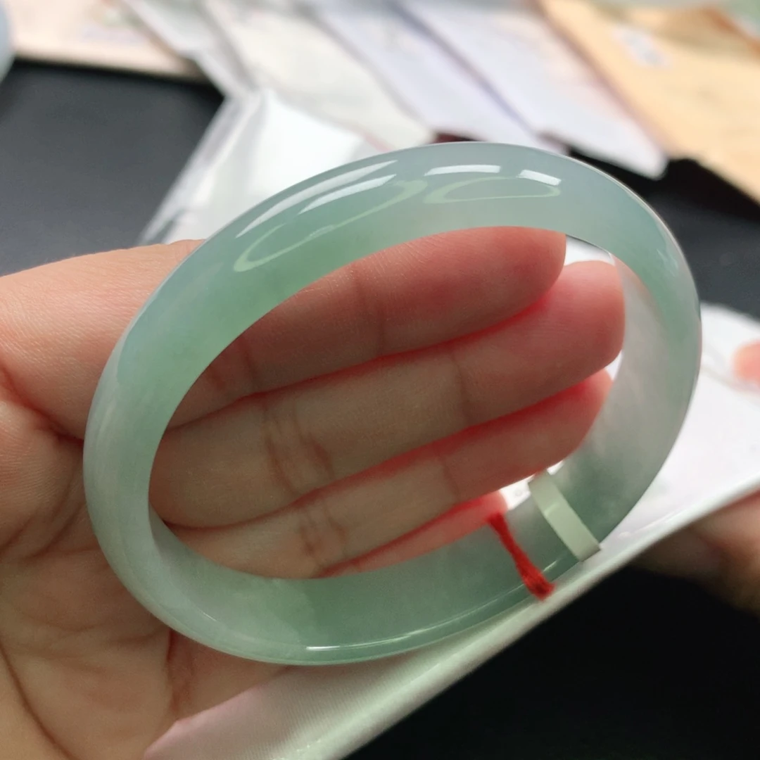 翡翠手镯未镶嵌y****y贵妃56