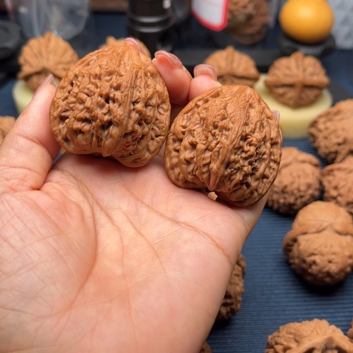 文玩核桃吊坠41虎头王全品
