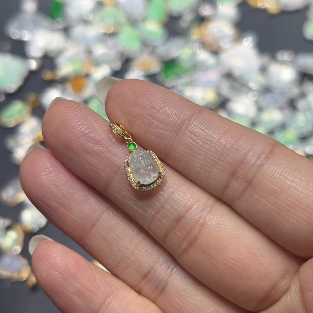 翡翠颈饰18K金镶嵌Q*冰吊坠