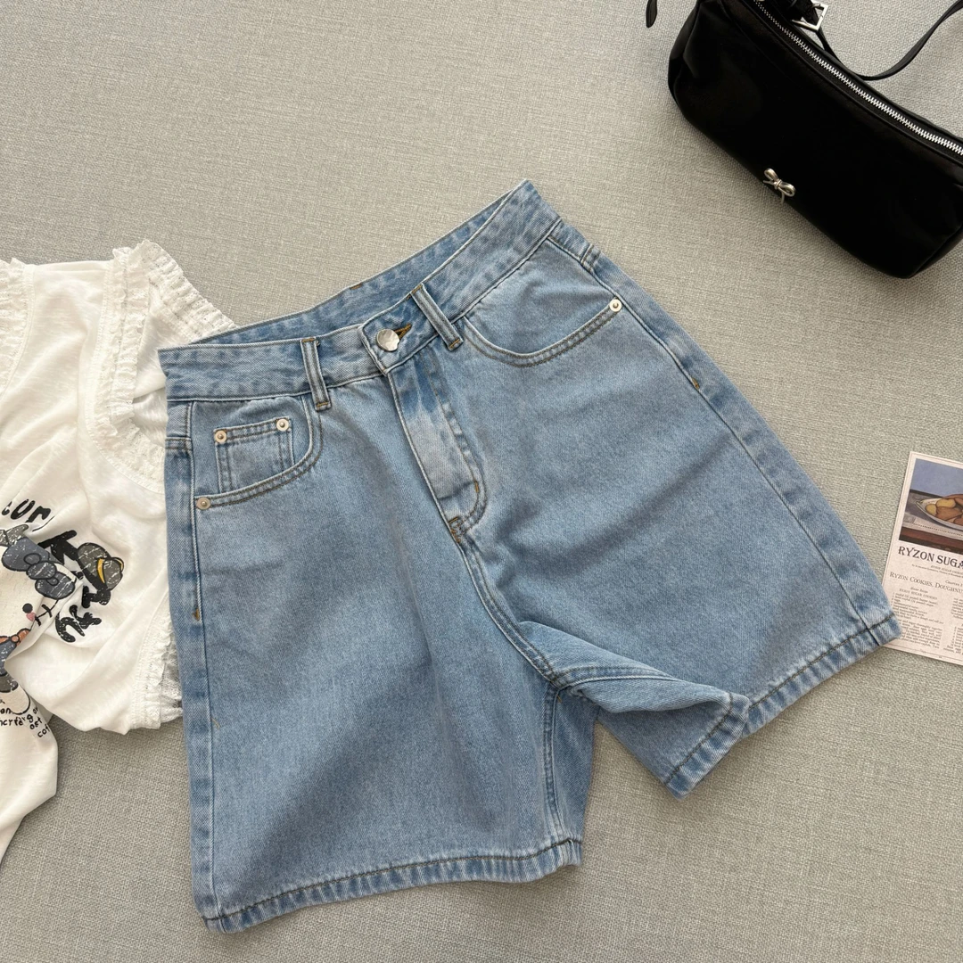 2447浅蓝色高腰KT刺绣4分牛仔短裤