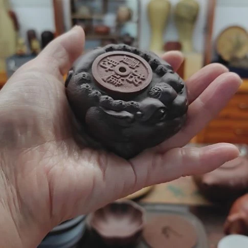 紫砂茶壶金蟾掌中宝全工制作老紫7尼6cm左右