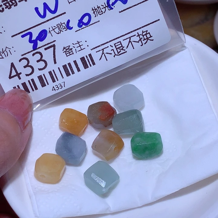 w***m翡翠未镶嵌颈饰个