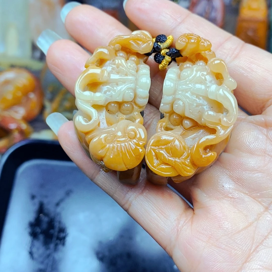 石英质玉（黄龙玉）未镶嵌颈饰