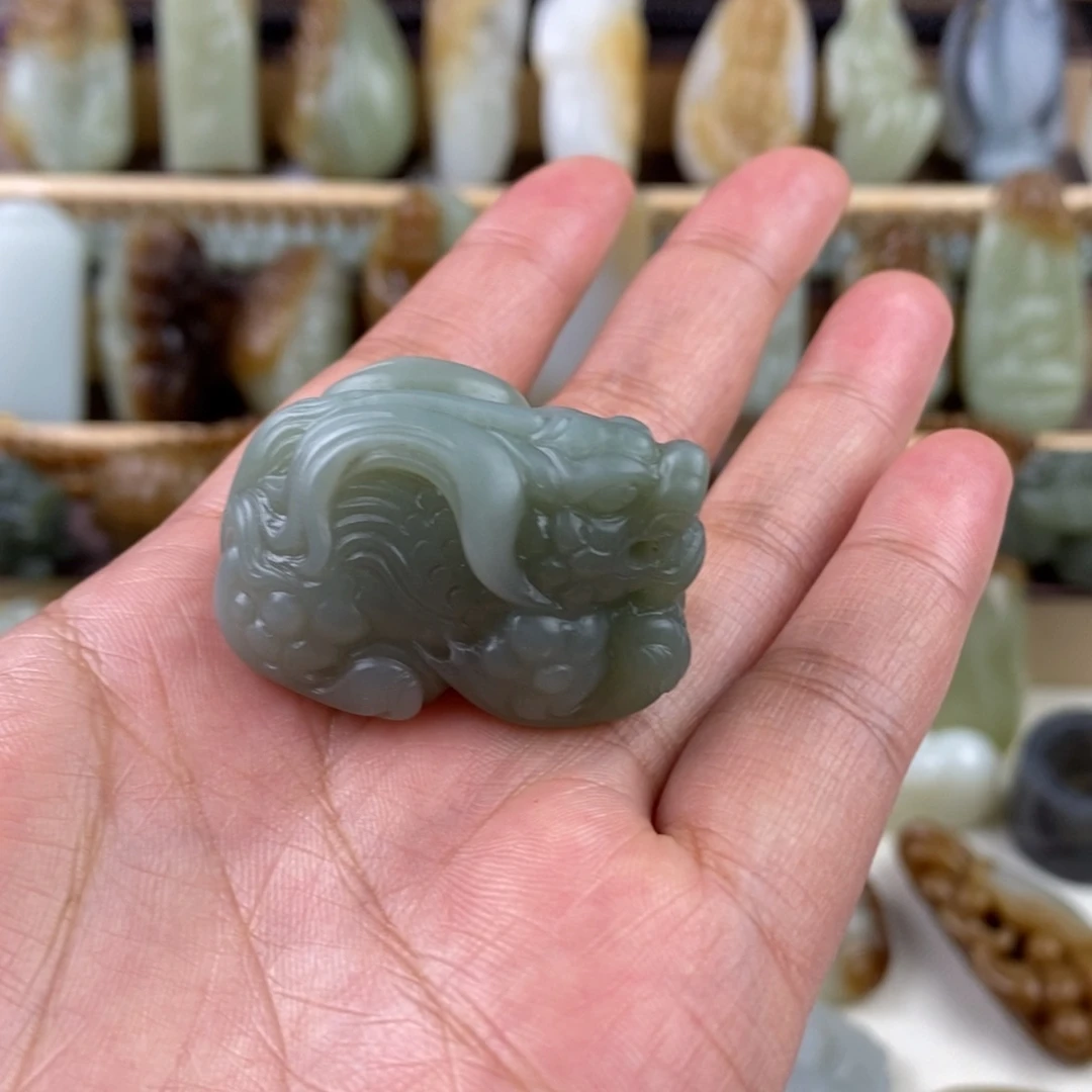 灬***沙和田玉未镶嵌颈饰
