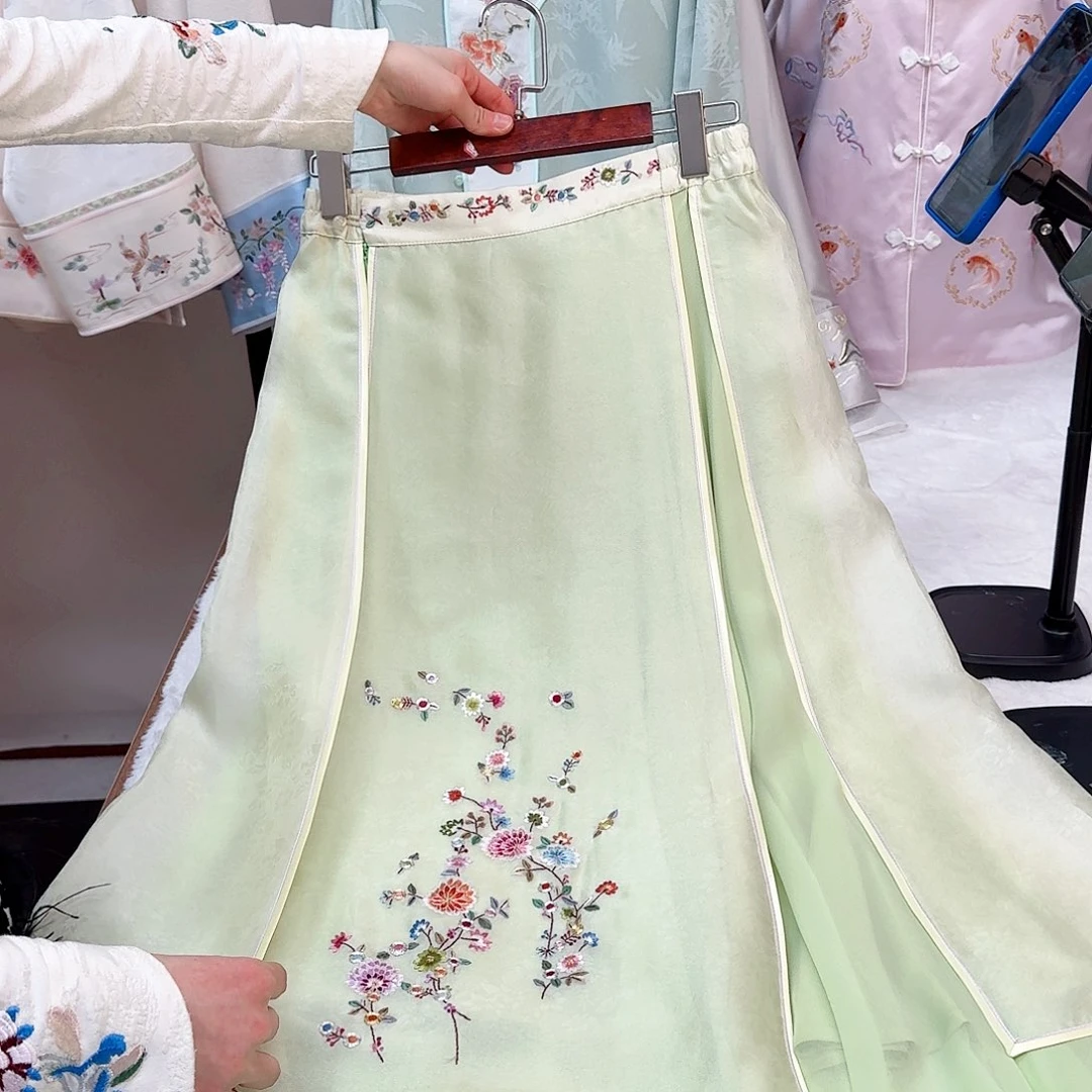 织绣真丝浅绿色 裙子
