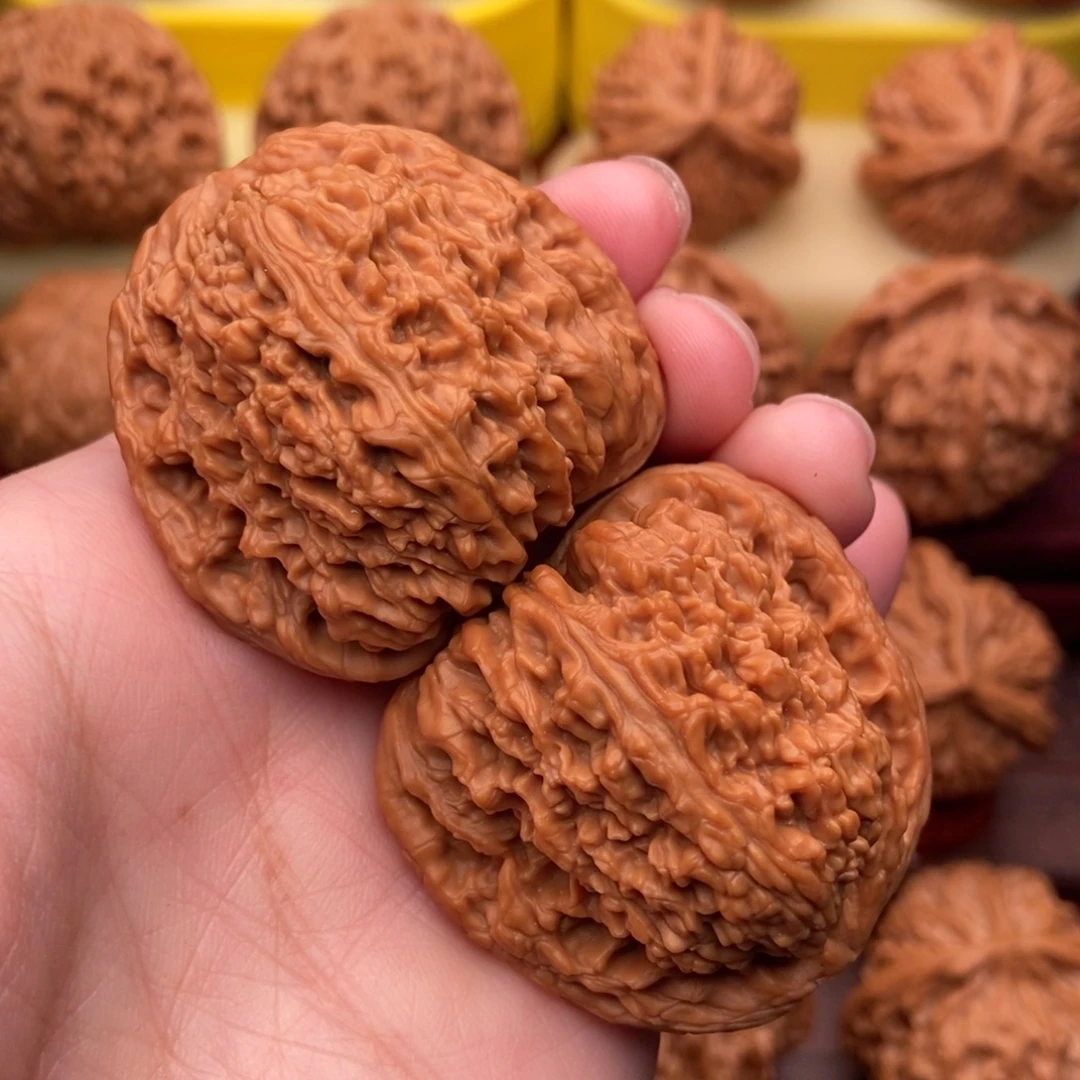 文玩核桃把件精品红皮南疆石42