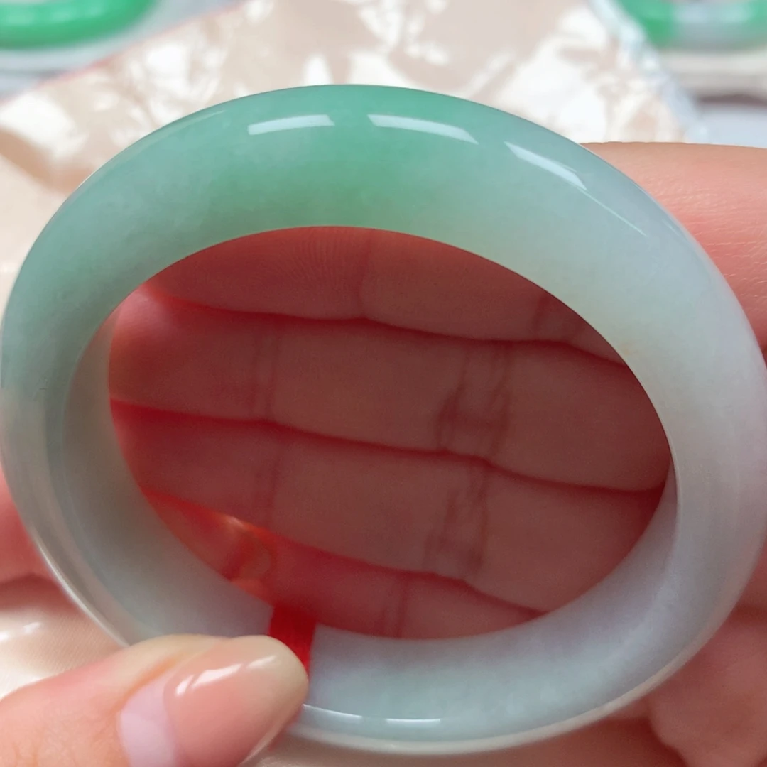 翡翠未镶嵌手镯6果绿半山水