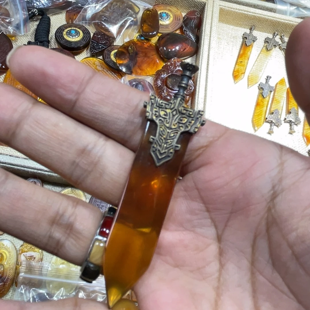 琥珀未镶嵌手串刀