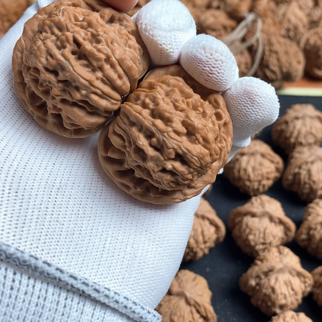 文玩核桃吊坠帅****爱楼子