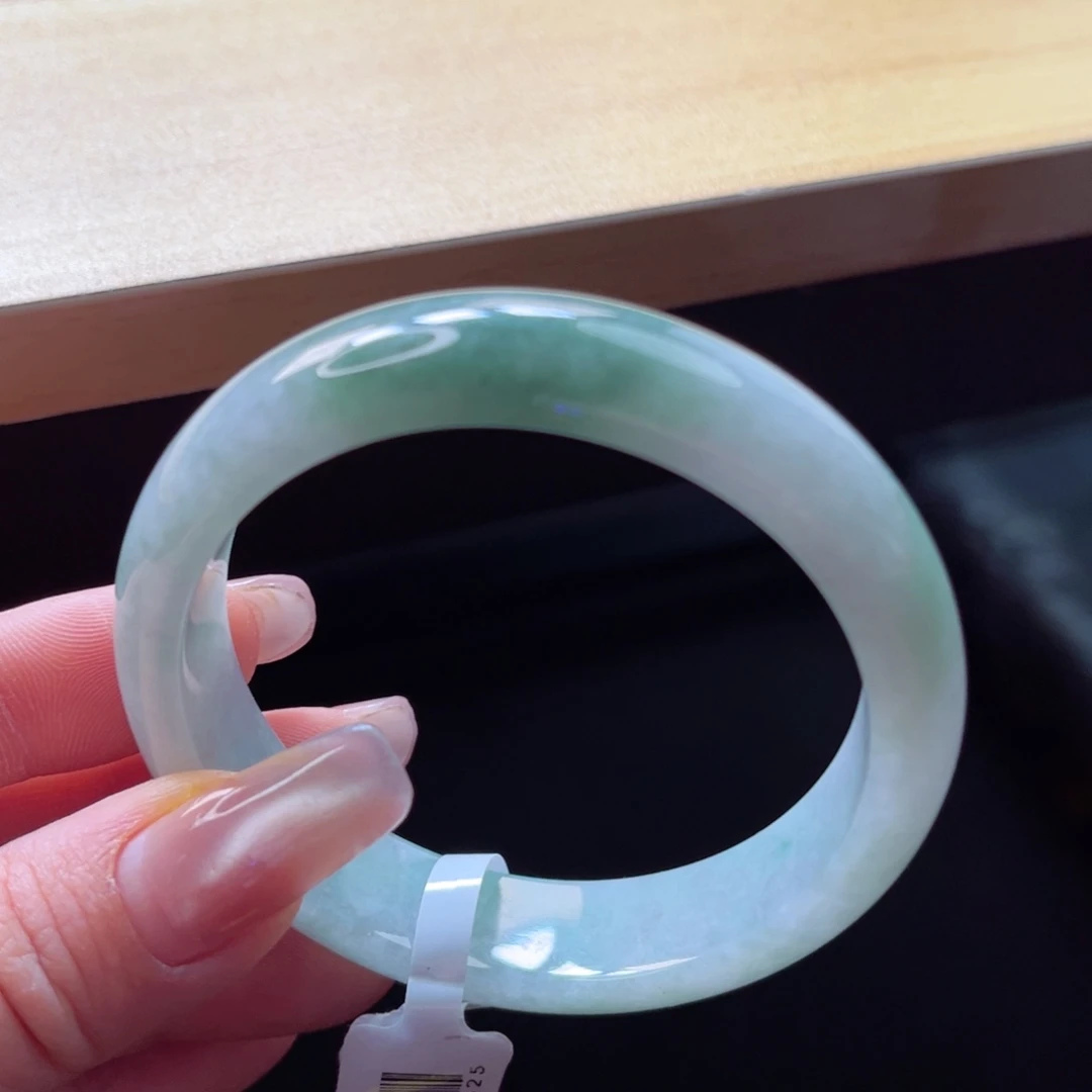 翡翠手镯未镶嵌手镯