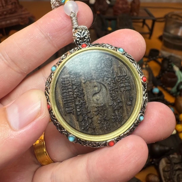 沉香木唐卡款山鬼花钱-绳子款印尼沉香木精工挂件