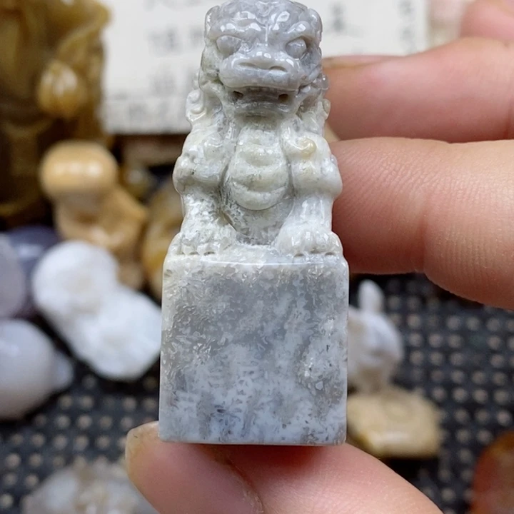 颈饰未镶嵌硅化珊瑚（珊瑚玉）有瑕