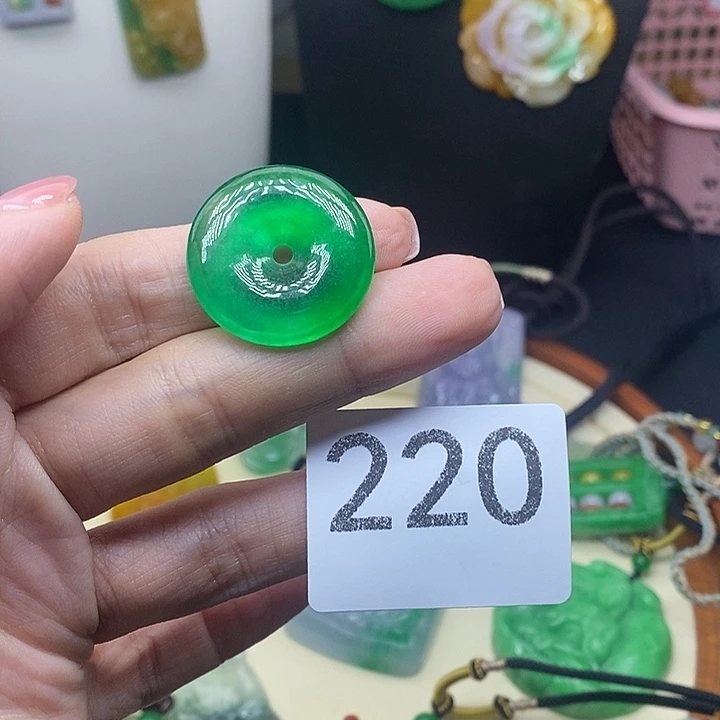 吊坠(赠链)未镶嵌翡翠