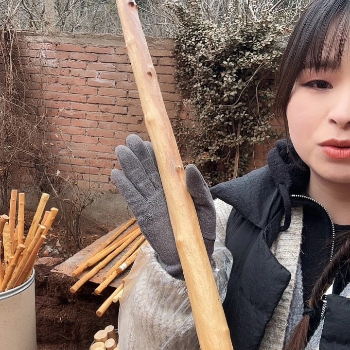 逸***写铁匠的故事是一个人