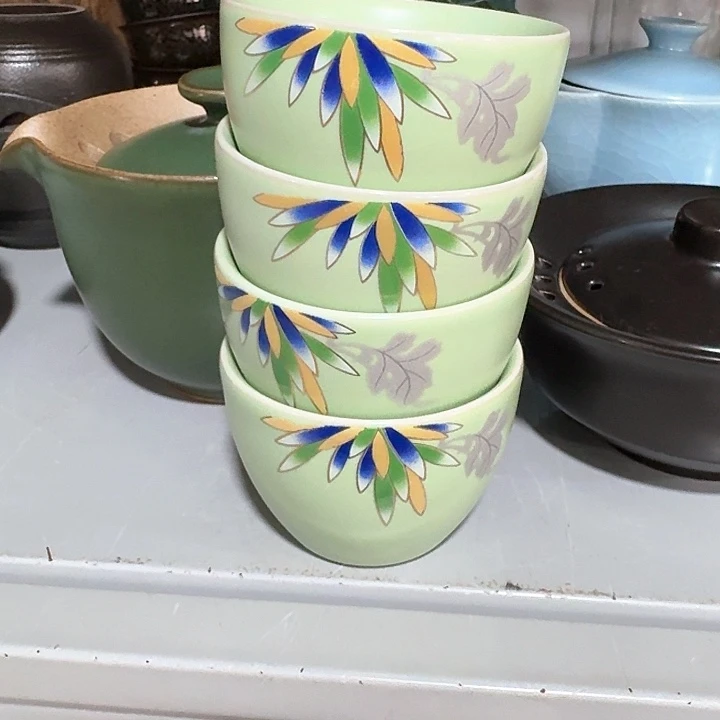 主人杯一个，瓷。。品茗