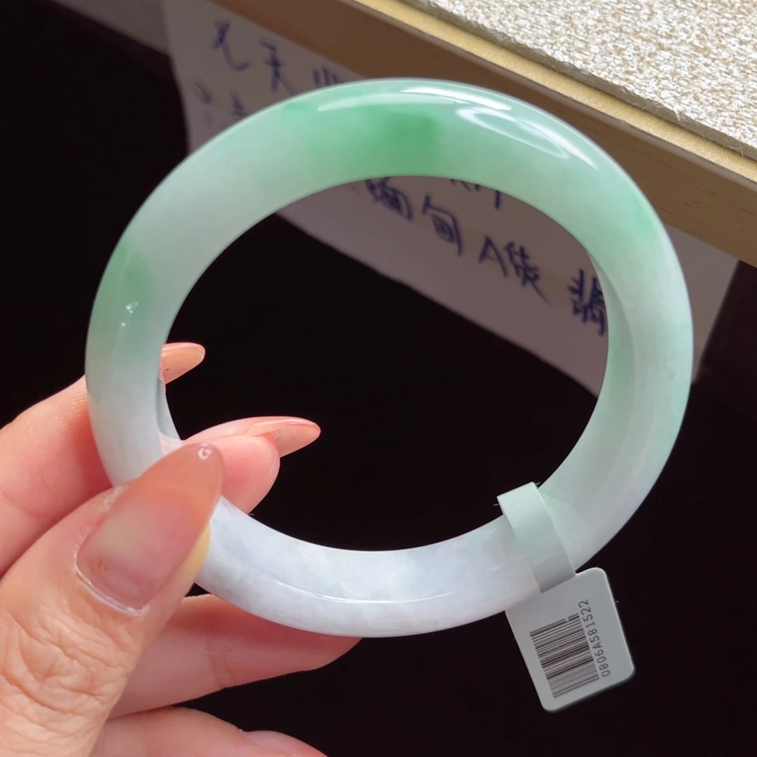 翡翠手镯未镶嵌手镯