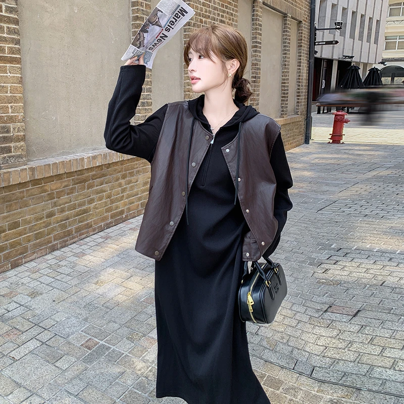 黑色连帽连衣裙套装春秋女2025新款PU皮马甲今年流行休闲两件套潮