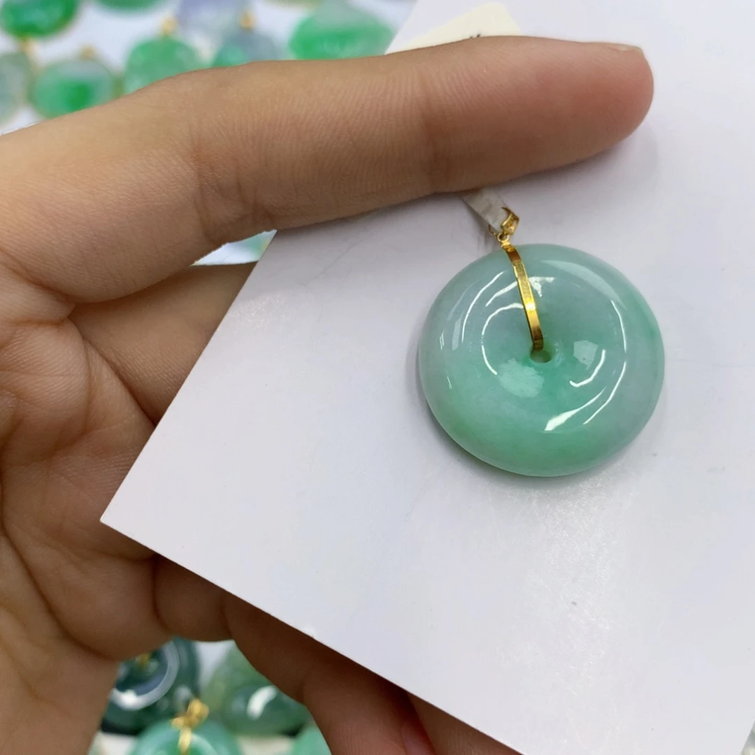 翡翠18K金镶嵌颈饰翡翠