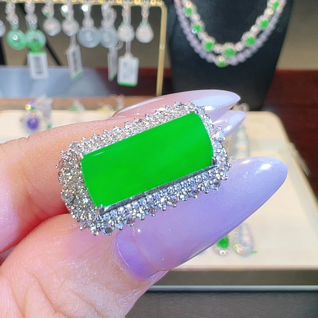 翡翠18K金镶嵌戒指翡翠