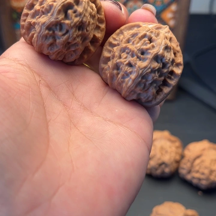 文玩核桃吊坠白狮子35