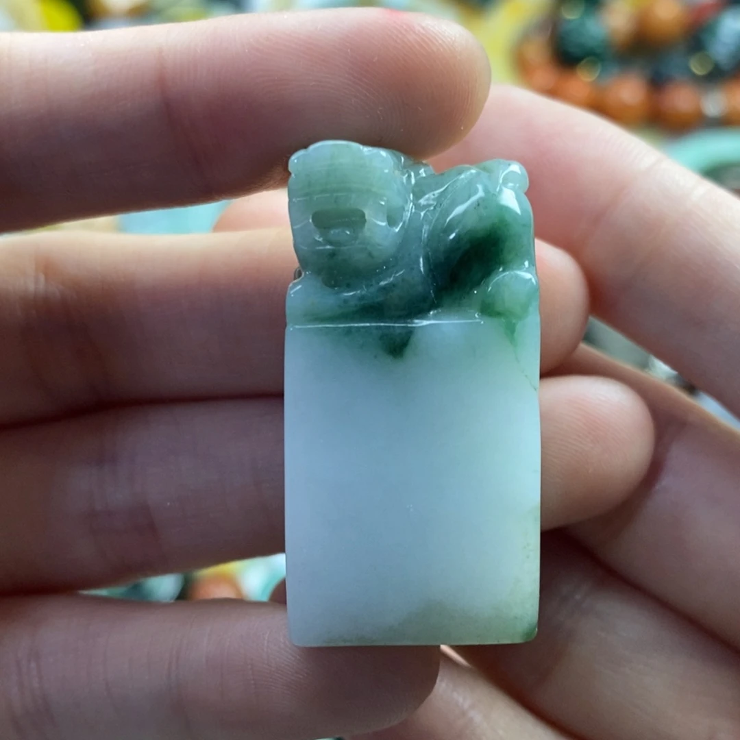翡翠未镶嵌颈饰吊坠