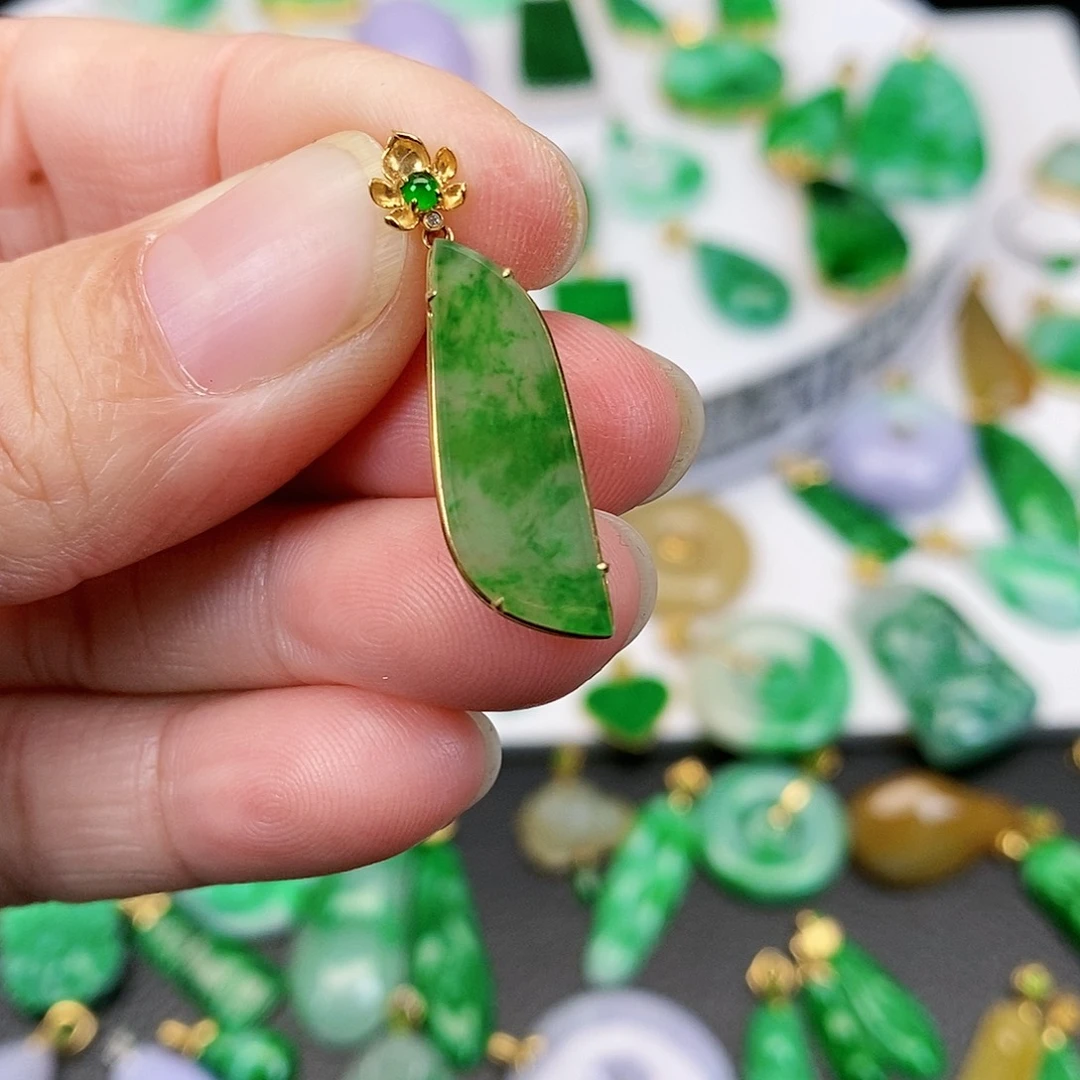 翡翠吊坠(不含链)18K金镶嵌