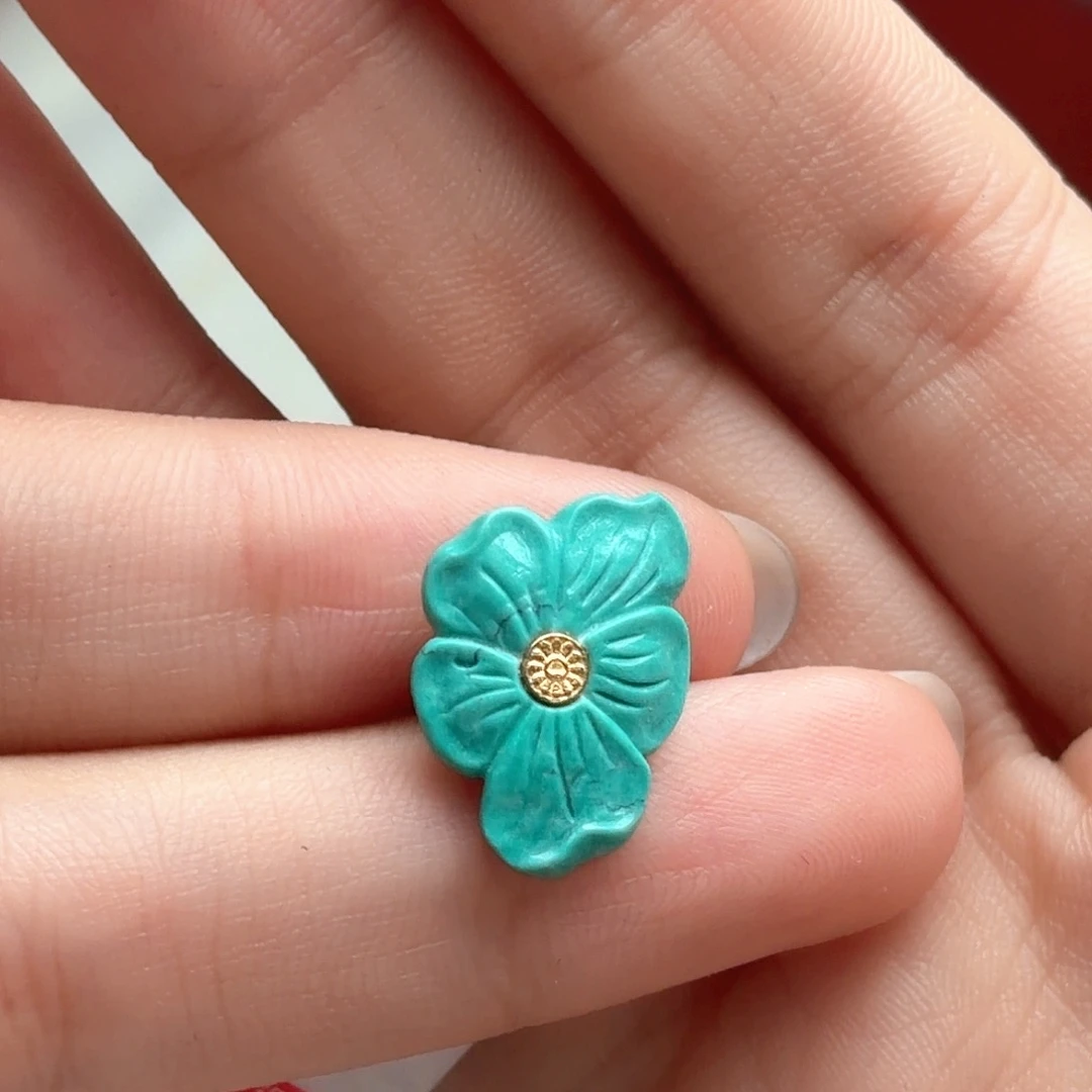 绿松石未镶嵌颈饰