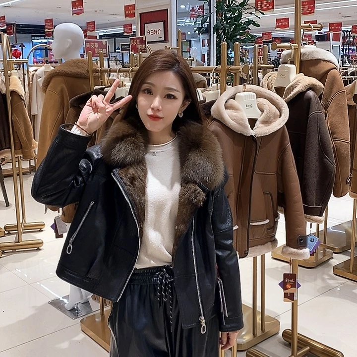 初晓皮草外套搭配