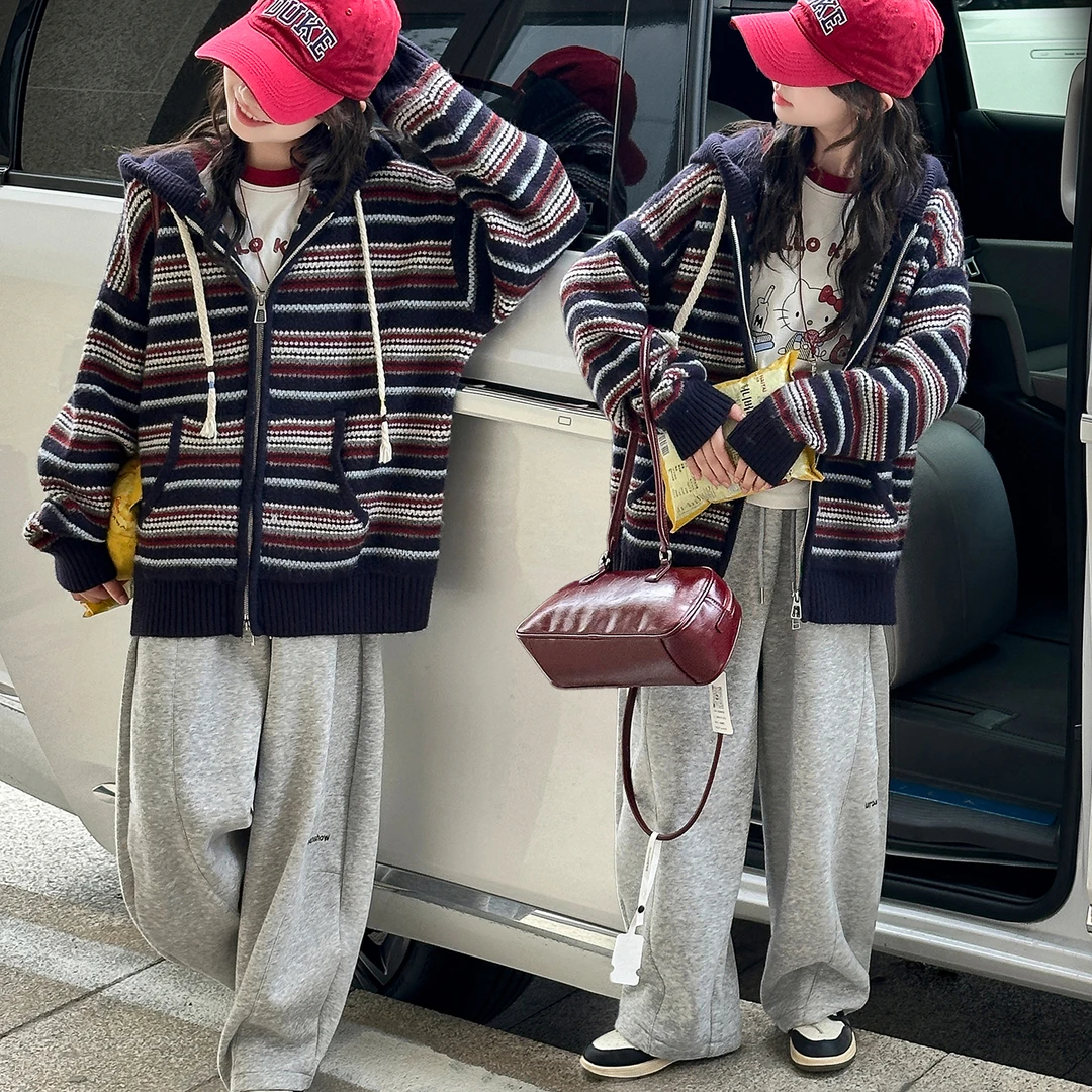 女童毛衣开衫秋季2025新款儿童条纹针织衫上衣女大童好看连帽外套