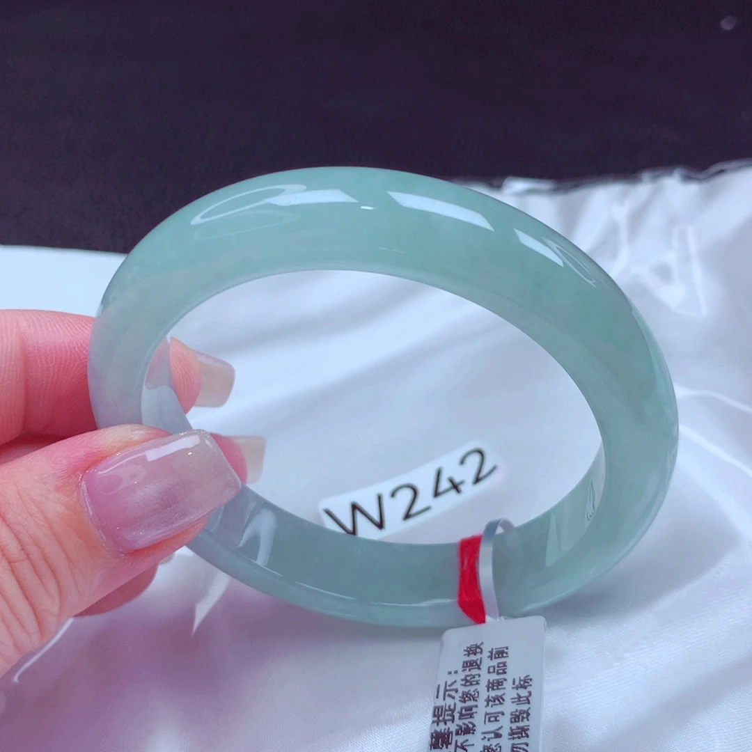 翡翠手镯未镶嵌手镯88