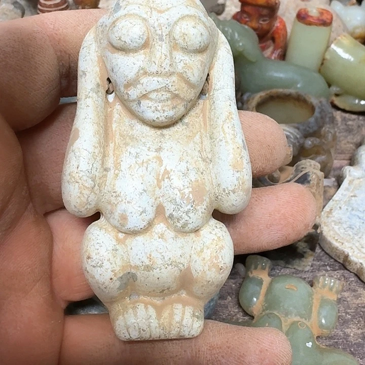 蛇纹石玉颈饰未镶嵌