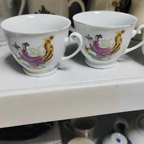 瓷片盘，沙锅，瓷片，瓶，碗，各种沙锅，摆件，