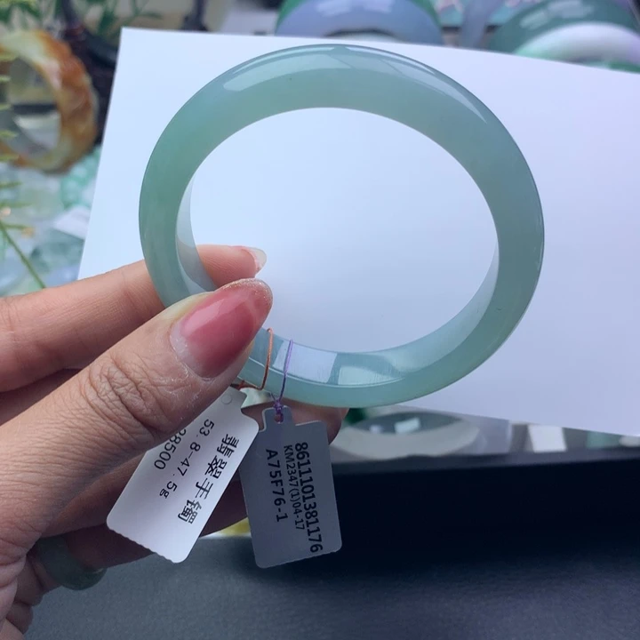 翡翠手镯未镶嵌天然翡翠手镯