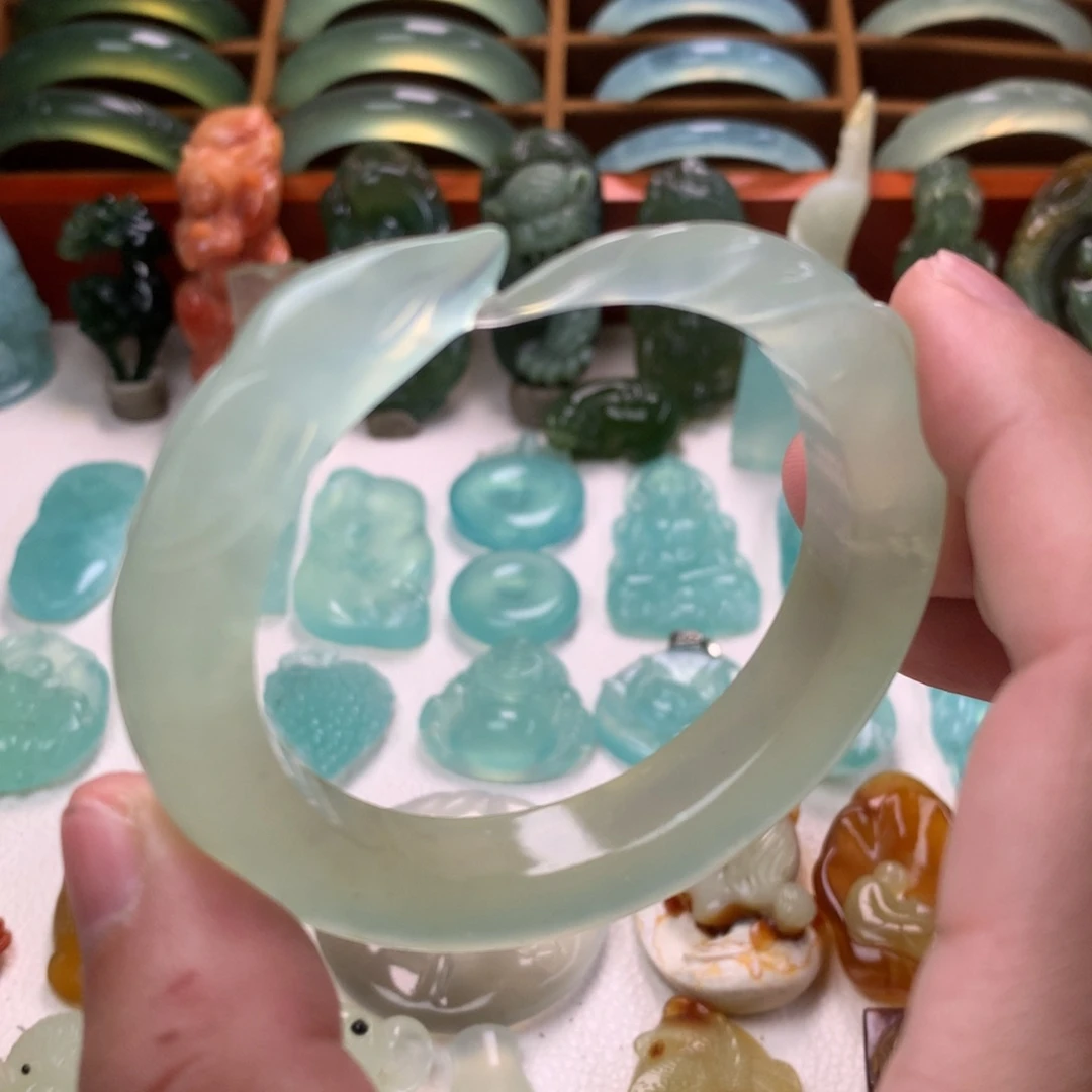 蛇纹石玉未镶嵌手镯