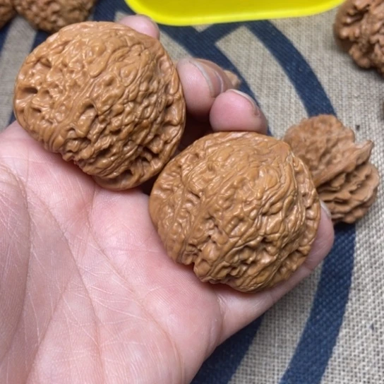 吊坠文玩核桃泥鳅背