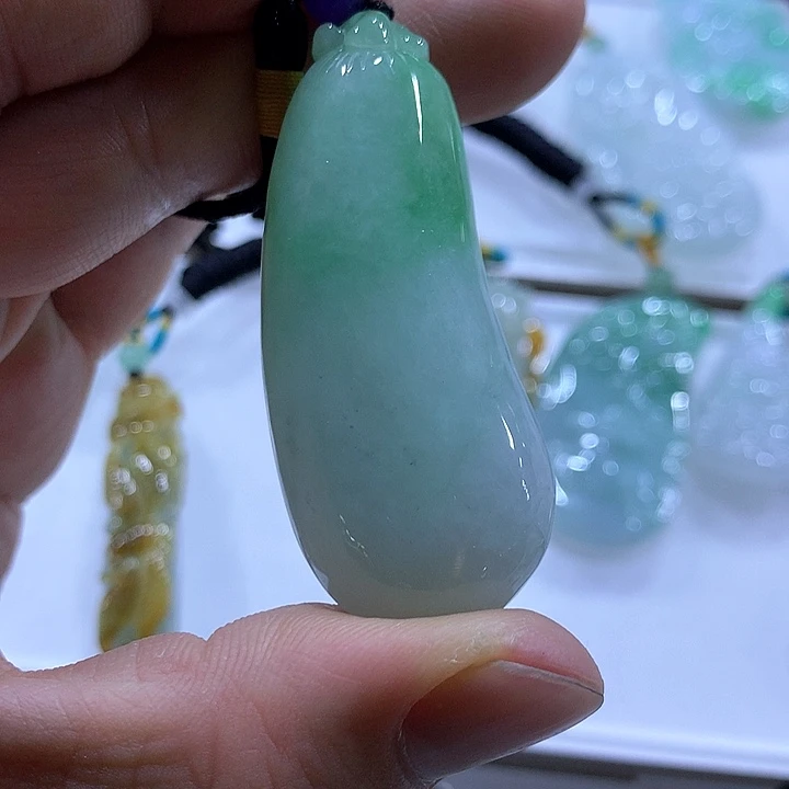 翡翠颈饰未镶嵌天然翡翠A货吊坠
