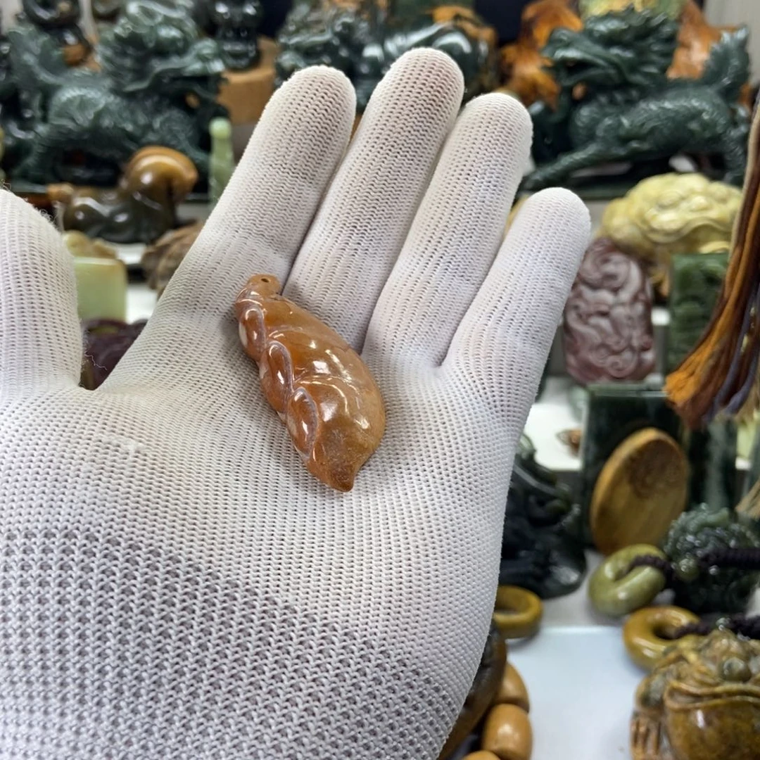 绿***心岫岩河磨玉（透闪石质玉）未镶嵌挂件