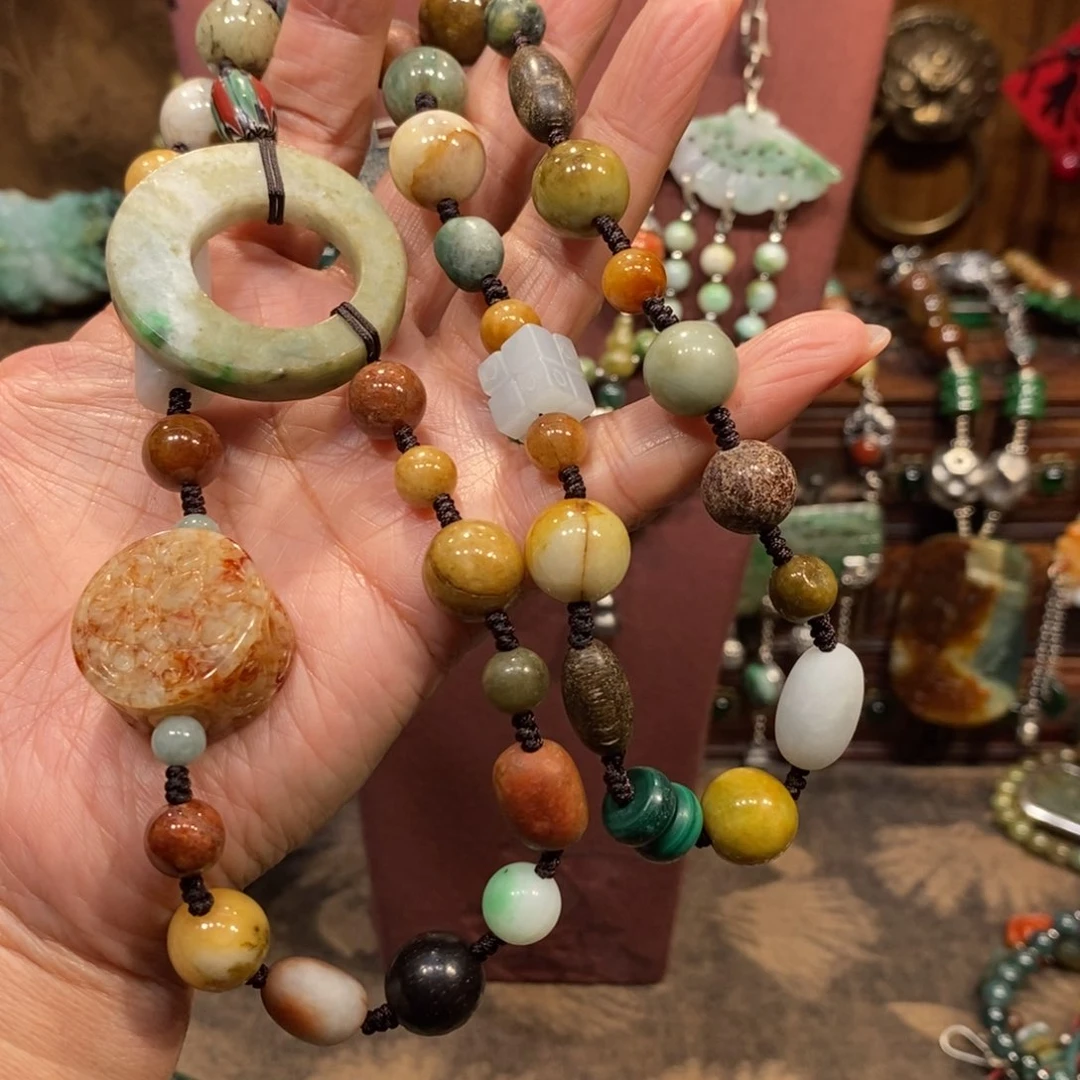 翡翠吊坠(赠链)未镶嵌