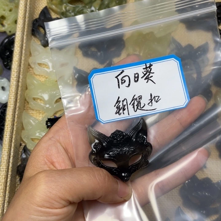 蛇纹石玉合金车挂向***贤