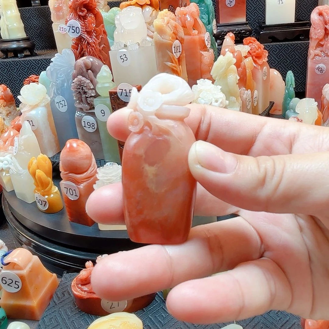 寿山石印石梅花花瓶